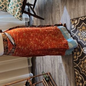 Wrap skirt, fits many bodies (up to size 16)